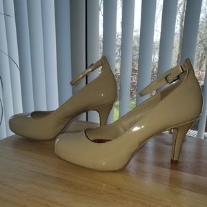 Madden Girl Women's Ginzaa Pump